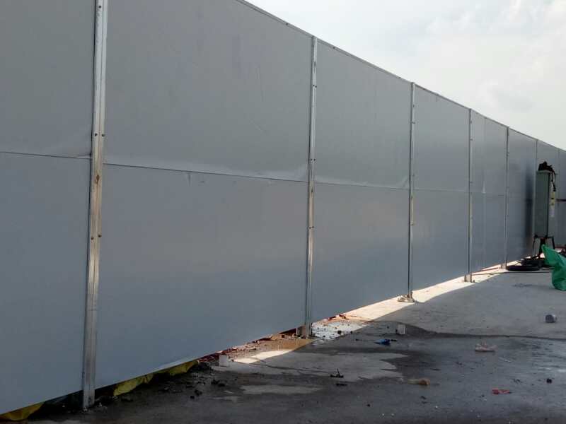 PVC施工圍擋對(duì)建筑工地有哪些重要作用?