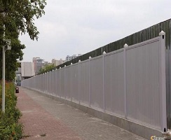 工程建設(shè)服務(wù)中，使用PVC施工圍擋有什么特點(diǎn)