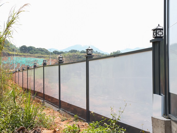 什么是鋼結(jié)構(gòu)圍擋？直接廠家批發(fā)有哪些優(yōu)勢(shì)？