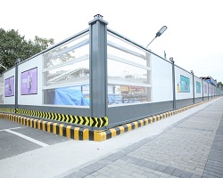 選用市政圍擋保養(yǎng)簡略不易藏污，使用壽命長